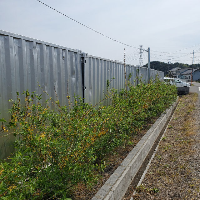 岐阜県関市 中古コンテナ20ftルーフシャッターボックスシルバー塗装設置