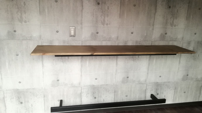 愛知県一宮市 NEWVANコンテナ20ft内装･カウンターテーブル足置き･折れ戸･FIX窓設置