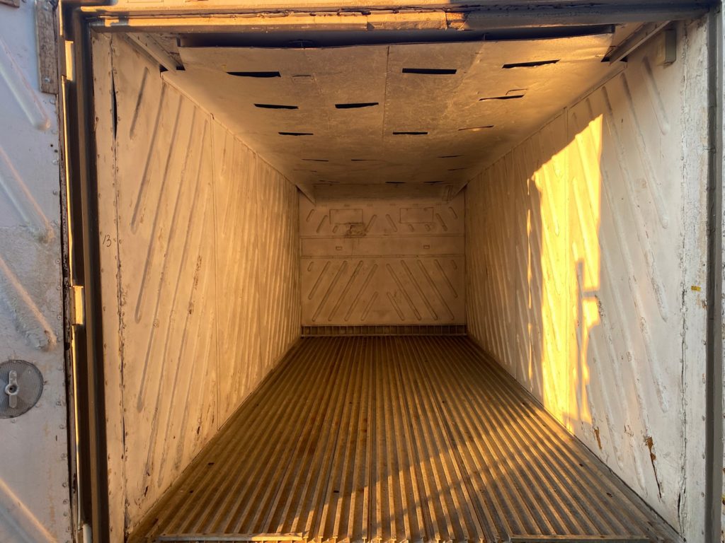 中古保冷20ftコンテナ。冷蔵用途利用可能、在庫1本限りの特価品。まずは内部・仕様をご確認のうえお問い合わせください。