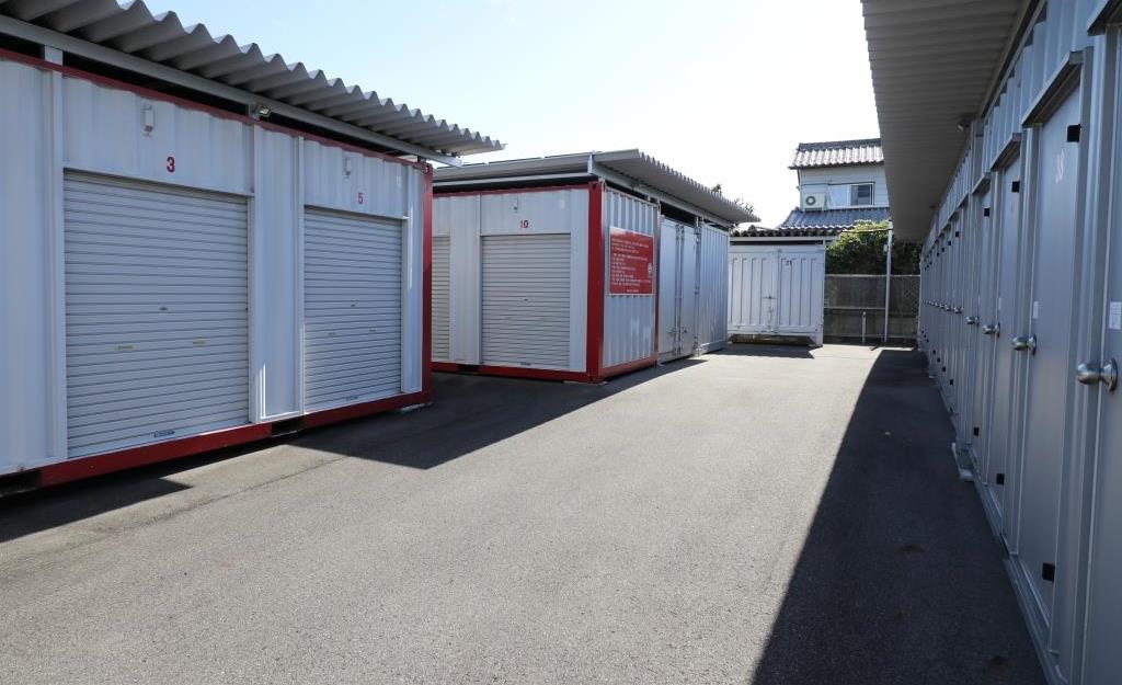 島里店の屋外型コンテナ倉庫外観