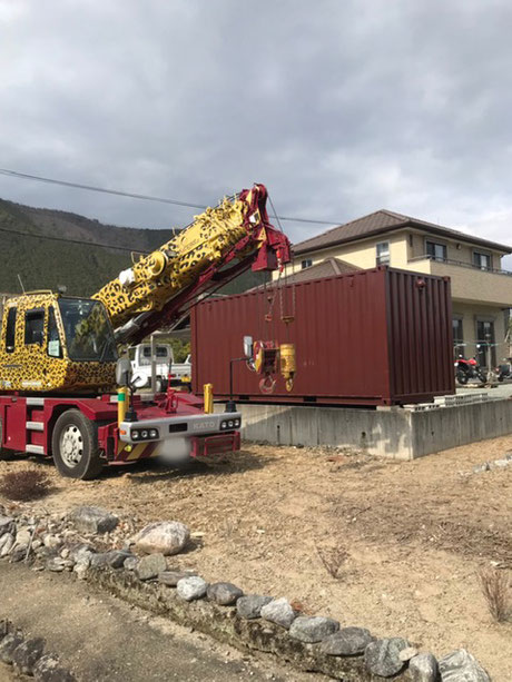 三重県松阪市 NEWVANコンテナ20ftシャッター･窓･ドア･換気口付設置