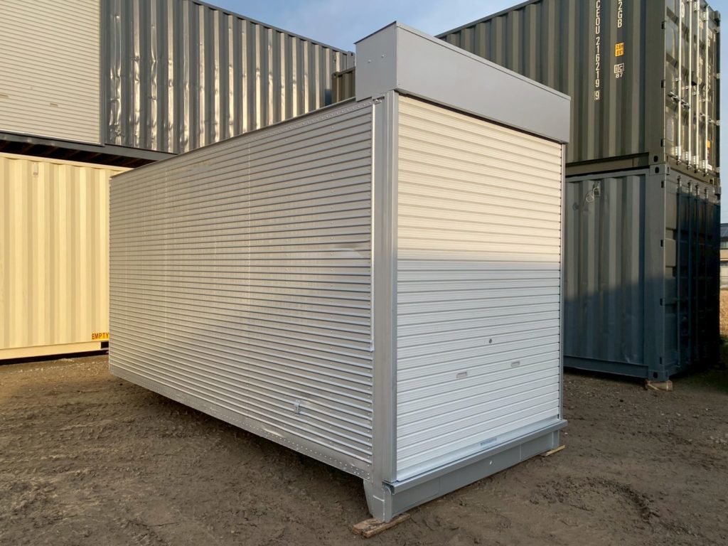 外付けシャッター付き2tアルミコンテナの正面外観