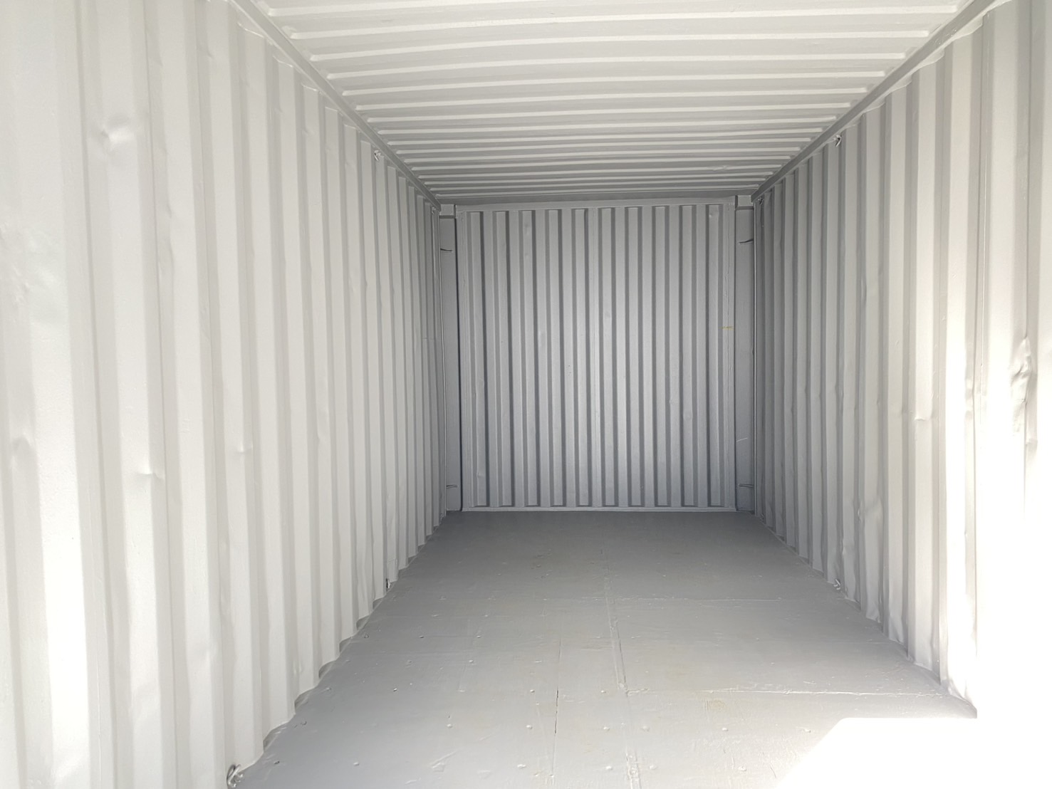 倉庫やガレージに最適なシャッター付き20ftコンテナ 販売用商品