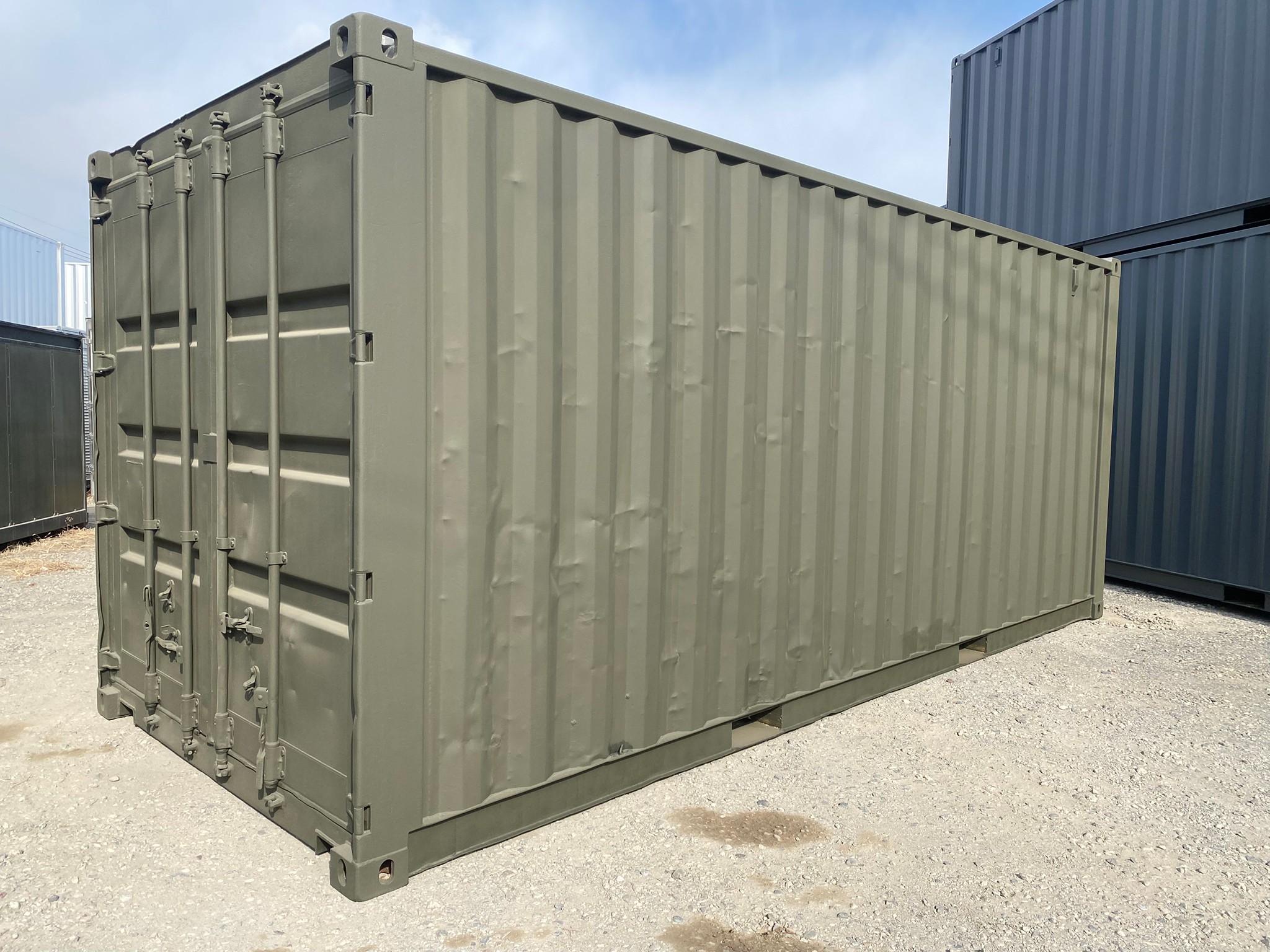 カラーコンテナ（中古／塗装済）。オリジナル色対応可能、イベント・店舗・倉庫用途にマッチする一台。まずは在庫・見積りをどうぞ。