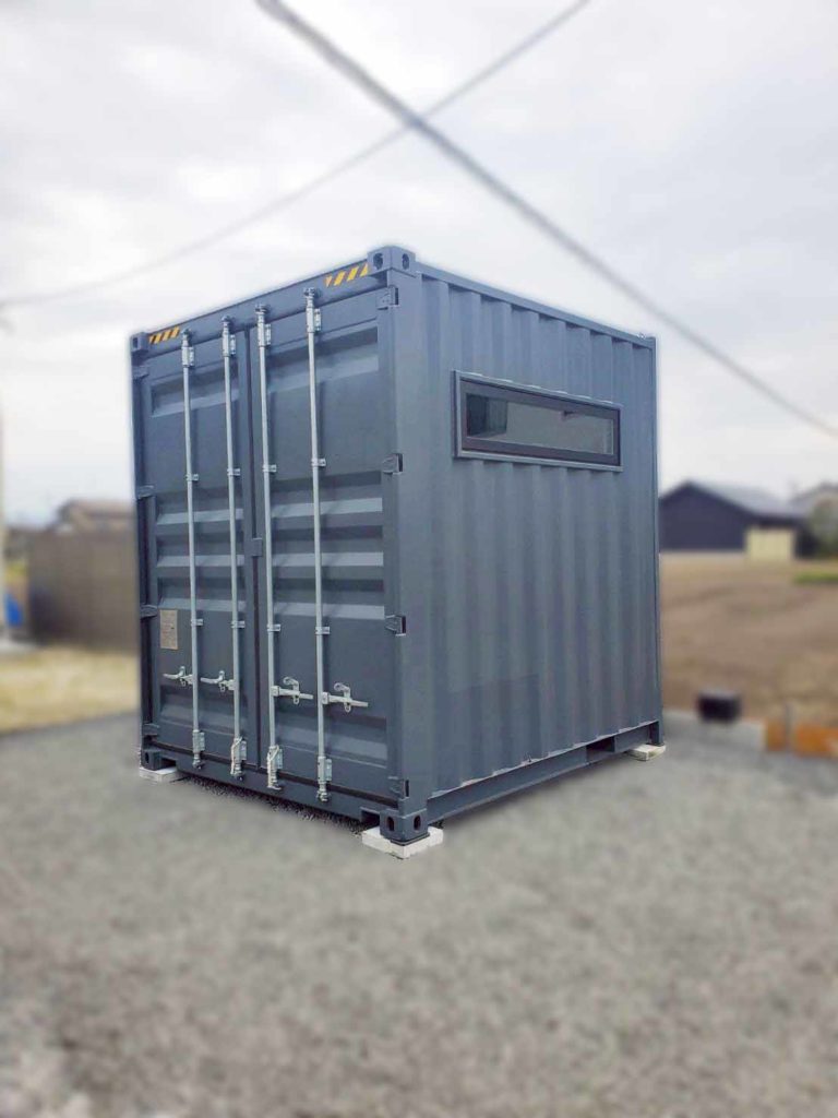 川辺町 家財や道具の収納に利用される9ft NEWVANコンテナ 設置事例写真