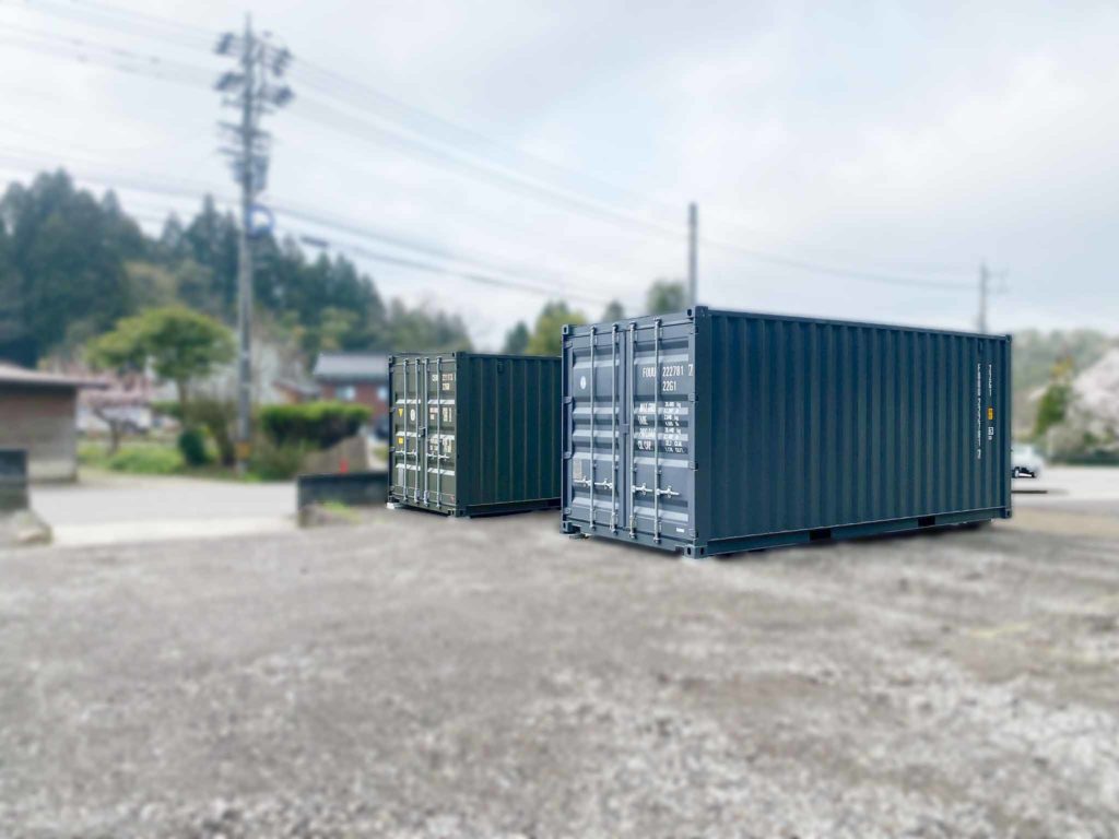 道具や資材を保管する20ft NEWVANコンテナ グレー 石川県能登町 設置事例
