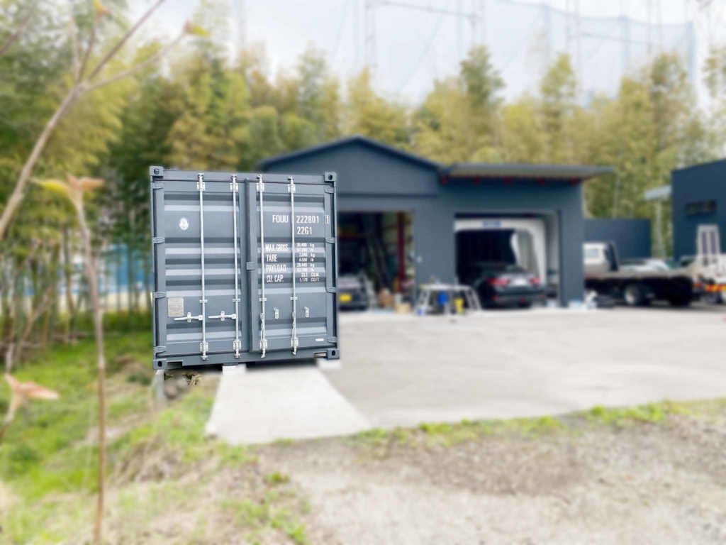 20ft NEWVANコンテナ グレー ドア付き 岐阜県美濃市 車屋さん倉庫設置事例