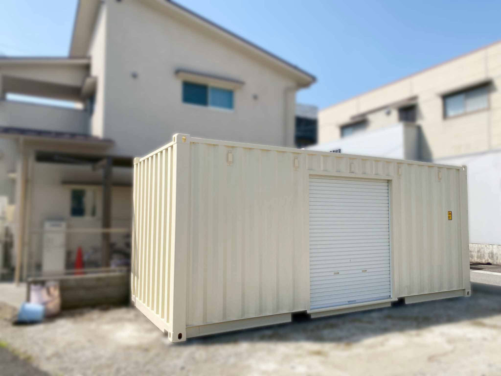 岐阜市茜部に設置した20ft NEWVANコンテナ アイボリー バイク倉庫 W1800シャッター付き