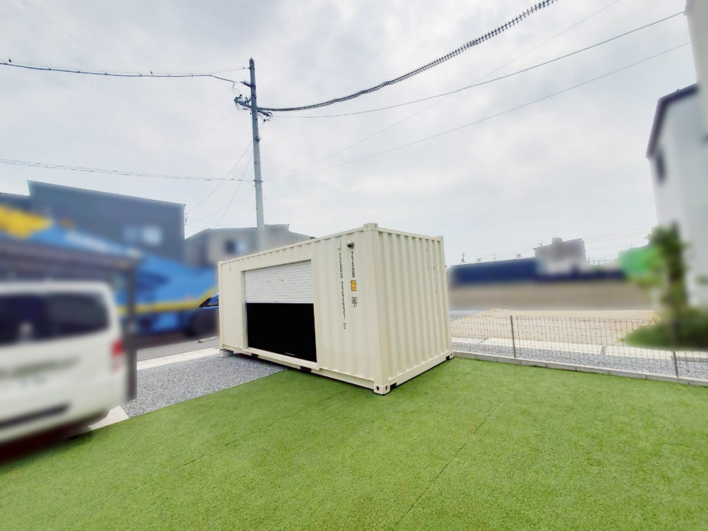 シャッター改造20ftコンテナ NEWVAN アイボリー バイク保管用