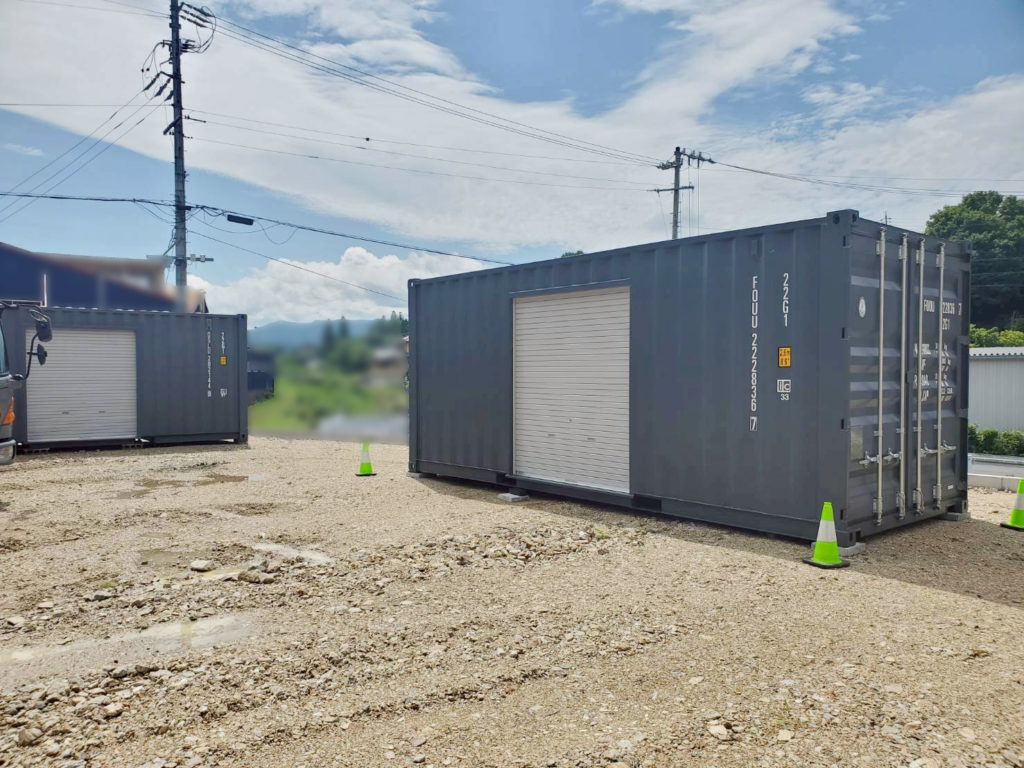 多治見市で納品したNEWVAN20ftコンテナ(グレー・W1800シャッター付き)外観写真