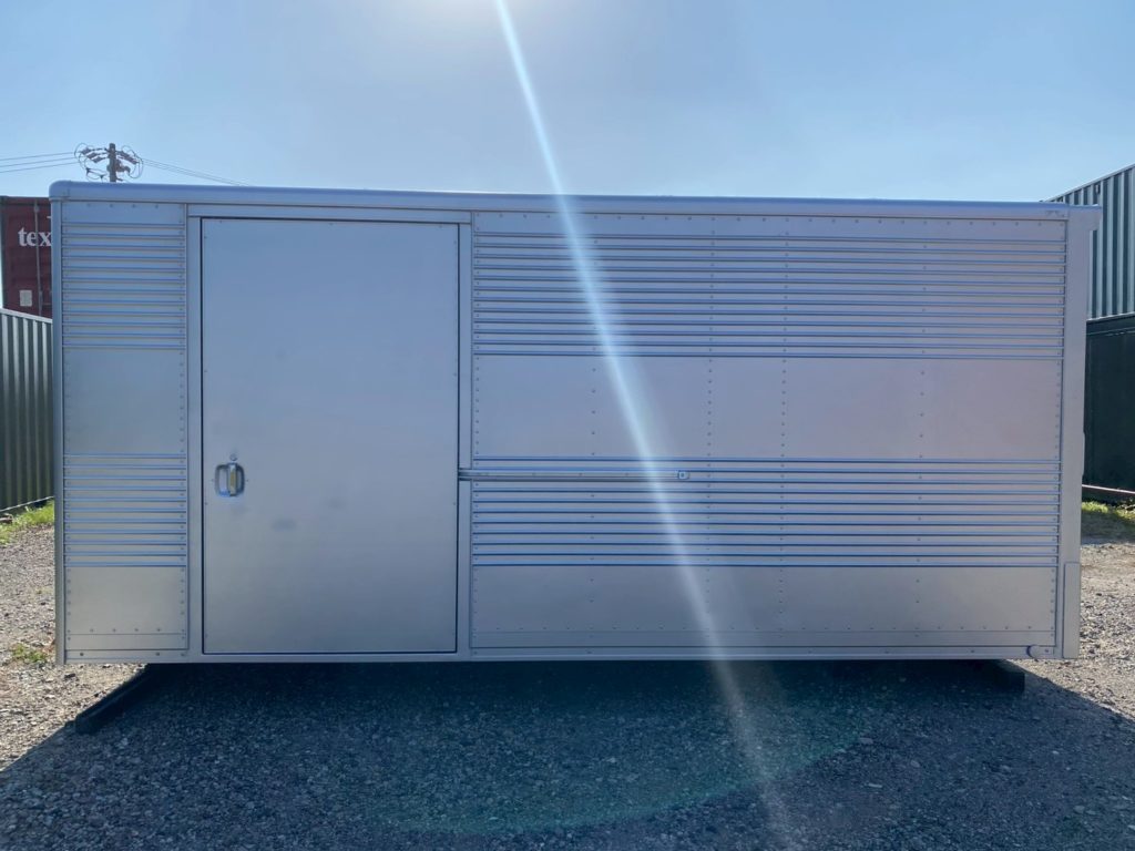 サイドドア・シャッター付き2tアルミコンテナ（中古）外観写真