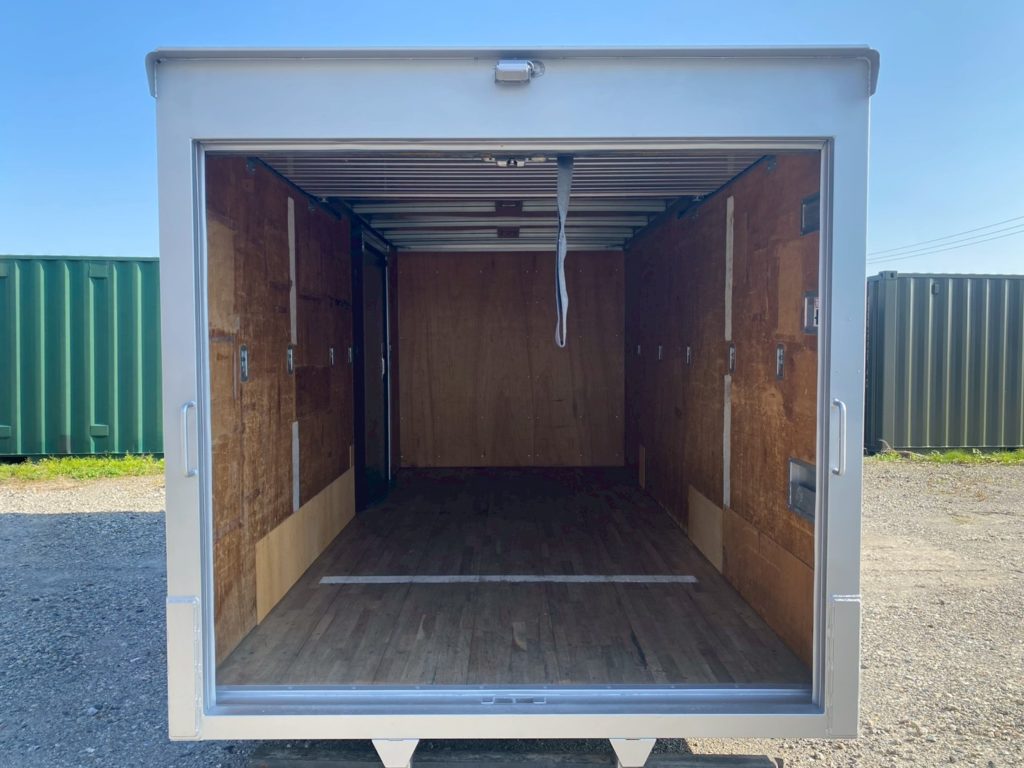 シャッター付き2tアルミコンテナ 内部スペース画像