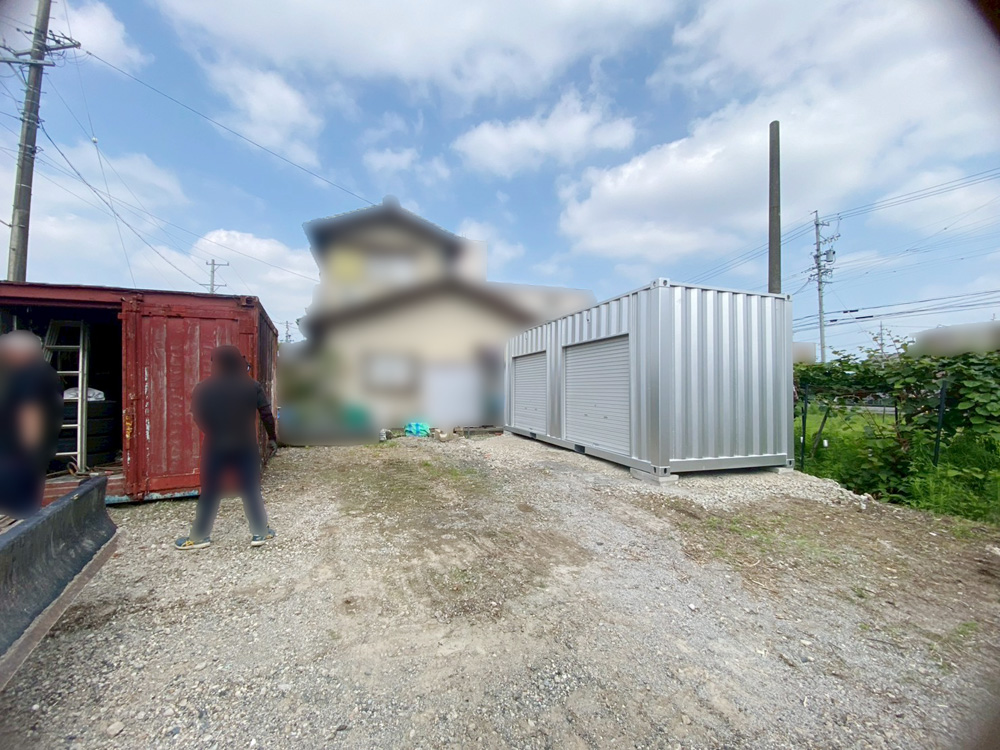 本巣郡北方町に納品した中古20ftコンテナ倉庫（シルバー塗装）