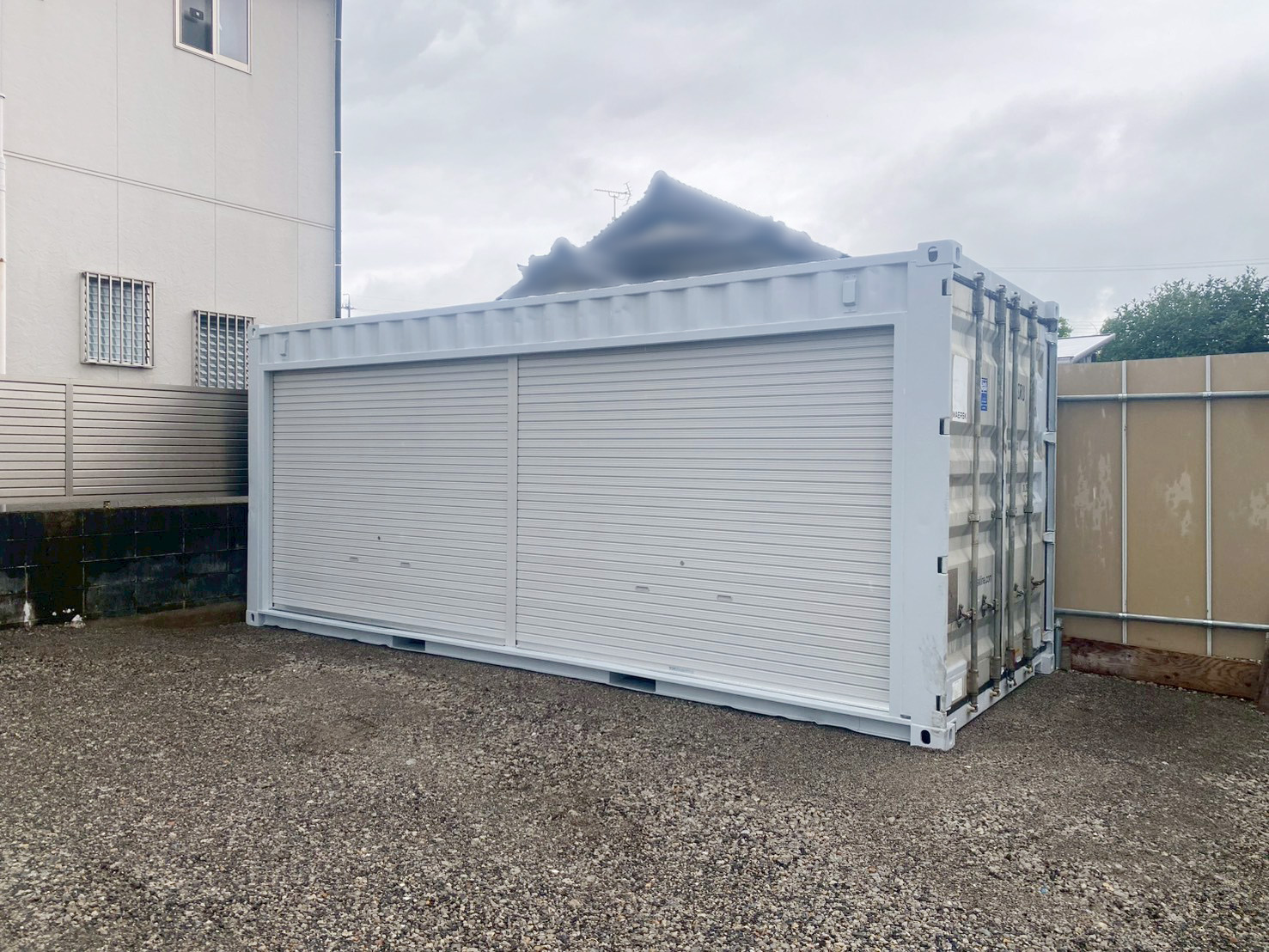 愛知県一宮市|フルシャッター付きコンテナ20ft(中古/シルバー)設置事例|バイク倉庫