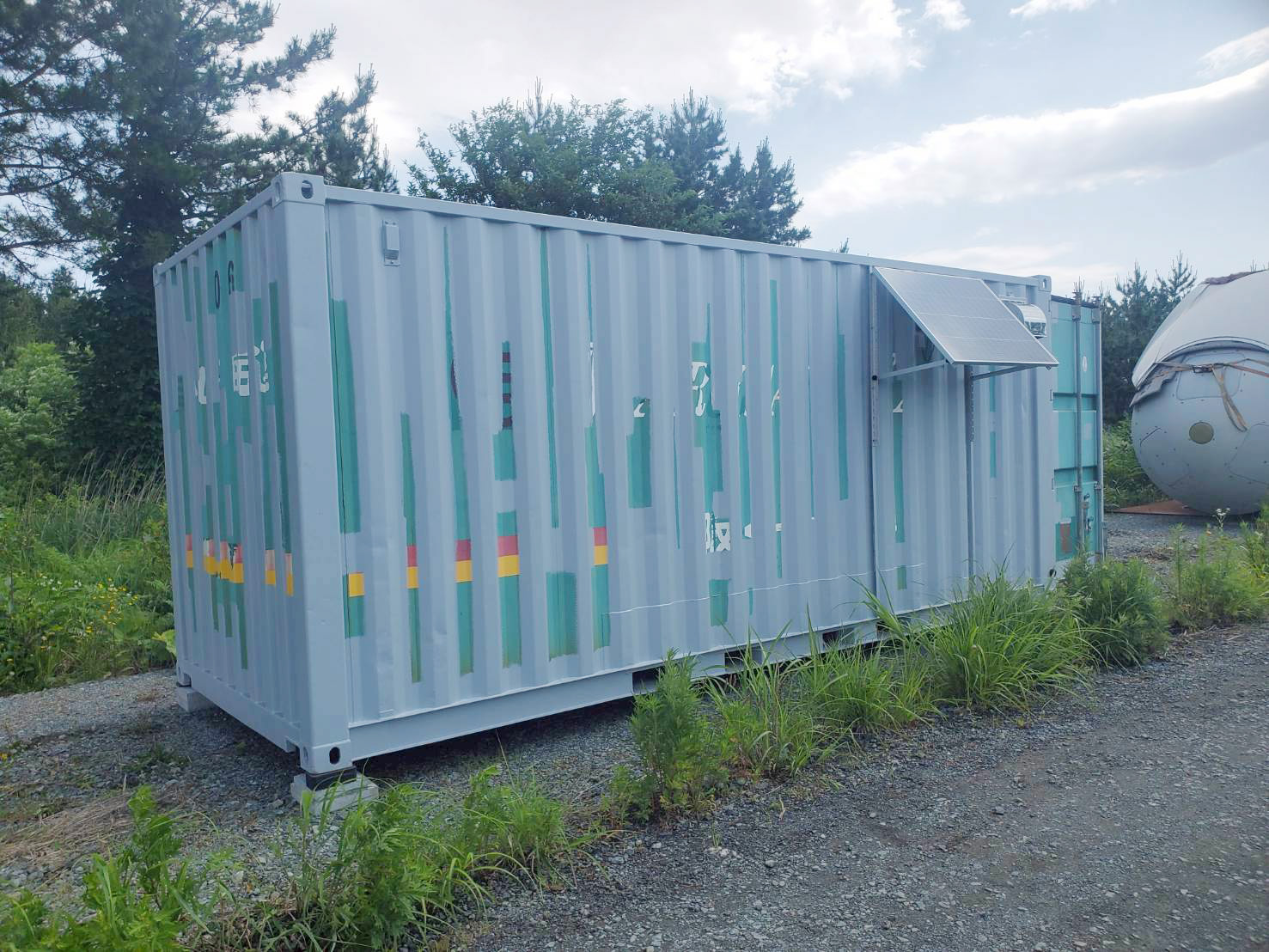 バッテリー・換気扇付き20ft中古コンテナのカスタム施工(六ヶ所村)