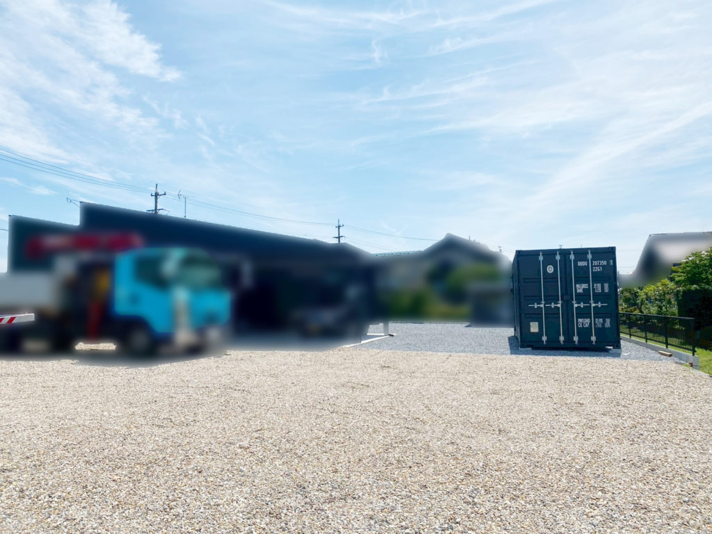岐阜県大野町で設置した20ft NEWVANグレーコンテナ(3000シャッター付き)