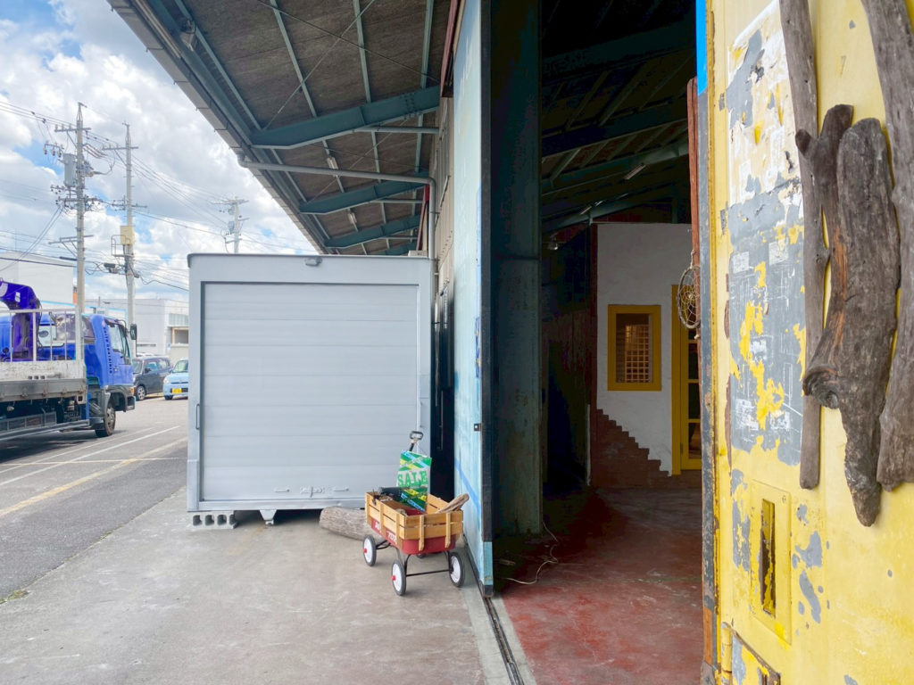 倉庫利用向け2tアルミコンテナの設置完了