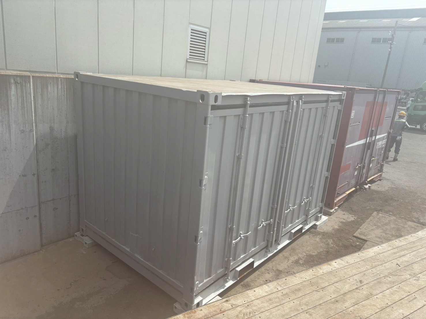 物置用途に設置された12ft中古コンテナ(愛知県飛島村)