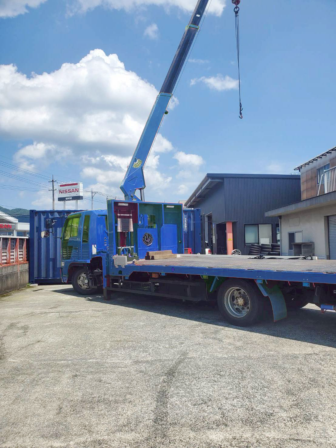 タイヤ保管用として導入された中古20ftコンテナ