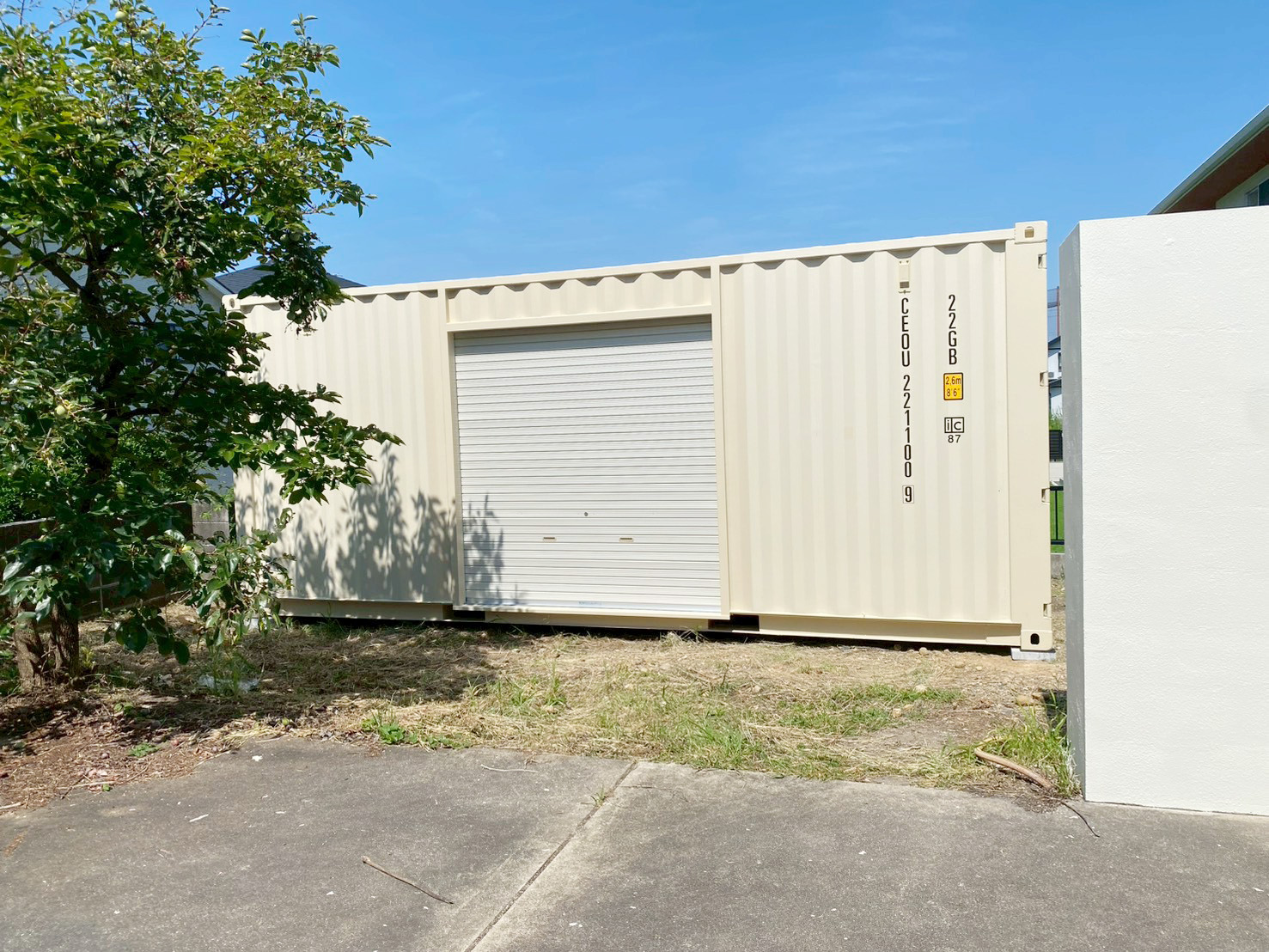 愛知県長久手市に設置したNEWVANコンテナ20ftアイボリー 倉庫用途