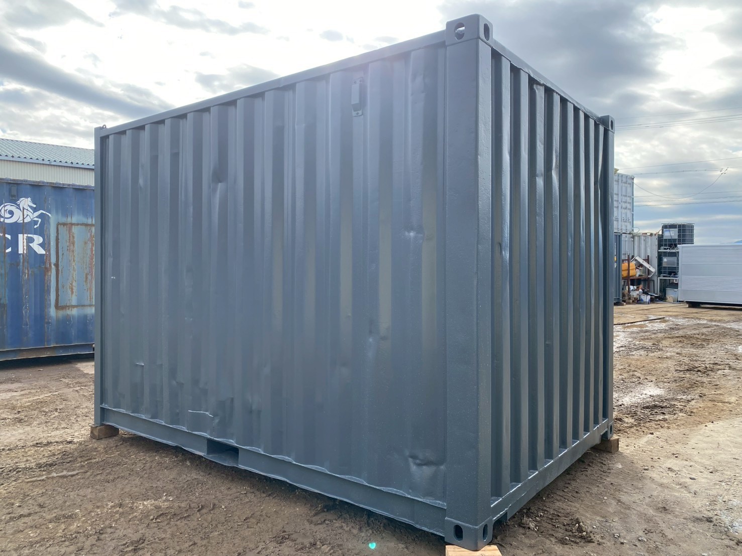 シャッター付き12ft中古コンテナRe ダークグレー 外観写真