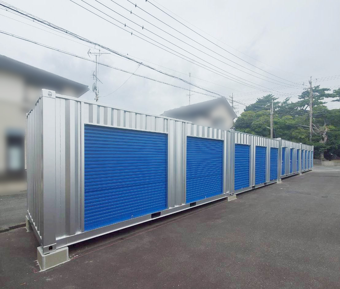 浜松市中央区に設置されたシルバー塗装のトランクボックスコンテナ(トランクルーム運営用途)