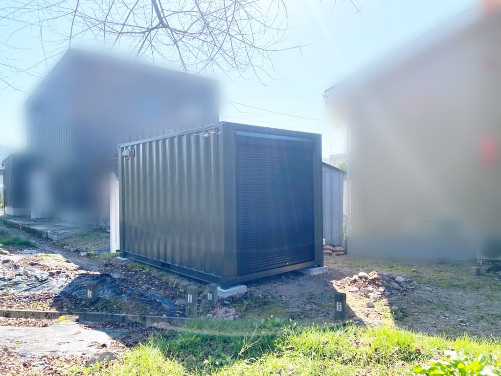 岐阜県高山市 NEWVAN13ftコンテナ オリーブドラブ塗装 アルミシャッター取付 電気工事