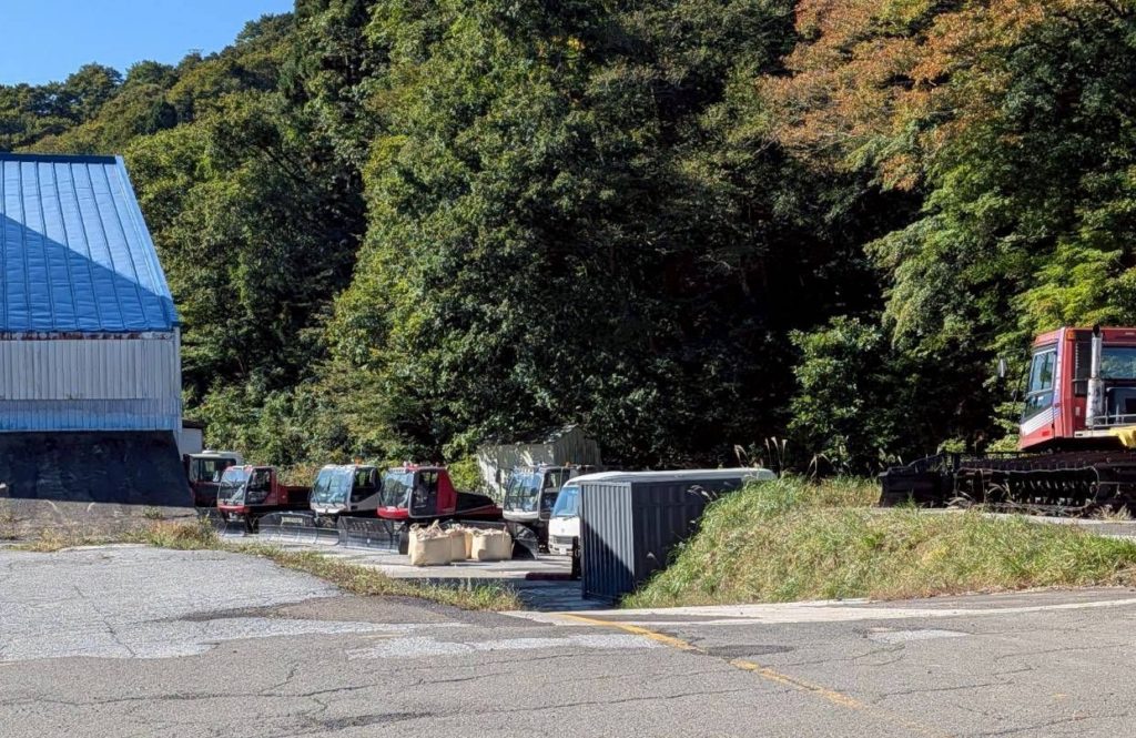 滋賀県長浜市
観音扉付き10ft中古
ダークグレー塗装