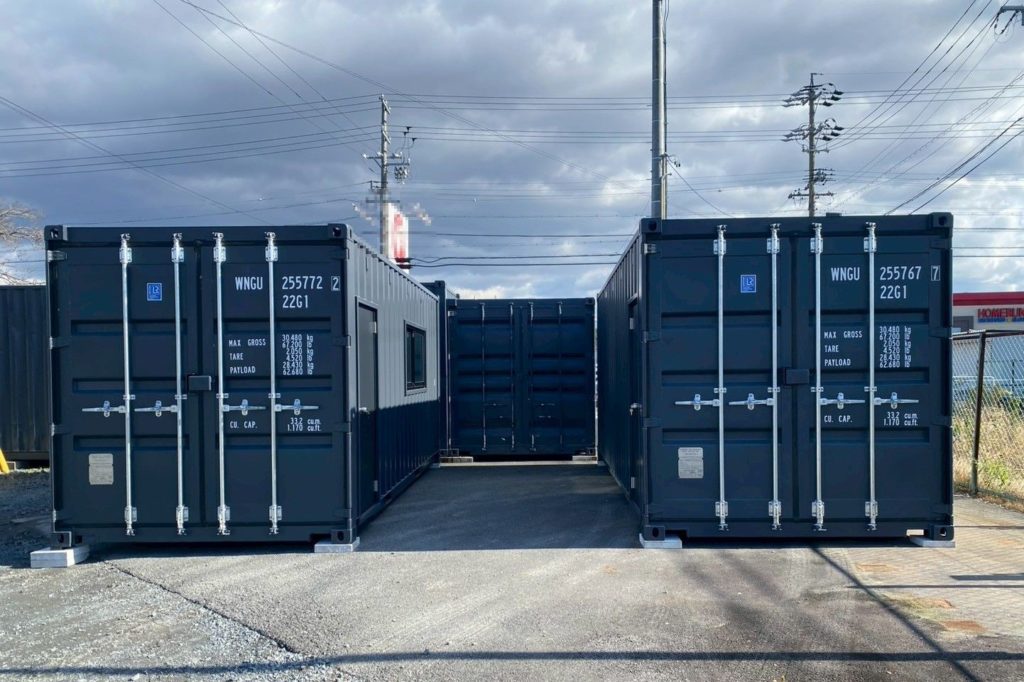 三重県三重郡
20ftNEWVAN（グレー）
窓・ドア取付け