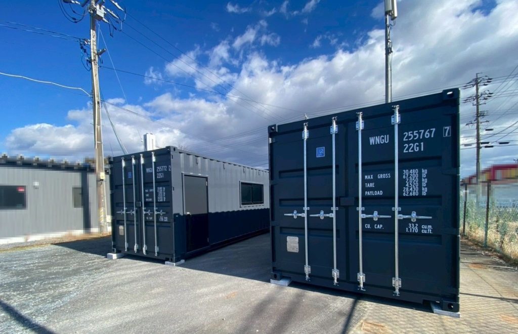 三重県三重郡
20ftNEWVAN（グレー）
窓・ドア取付