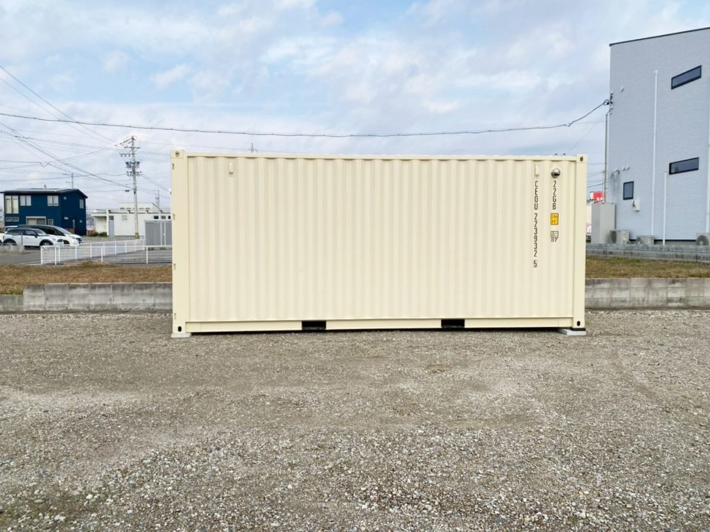 岐阜県本巣郡 NEWVAN20ftコンテナアイボリー ガラリ、入線穴