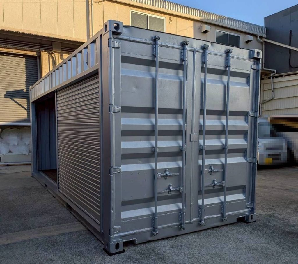 兵庫県尼崎市
20ft中古コンテナ
フルシャッター
換気口付き
シルバー塗装