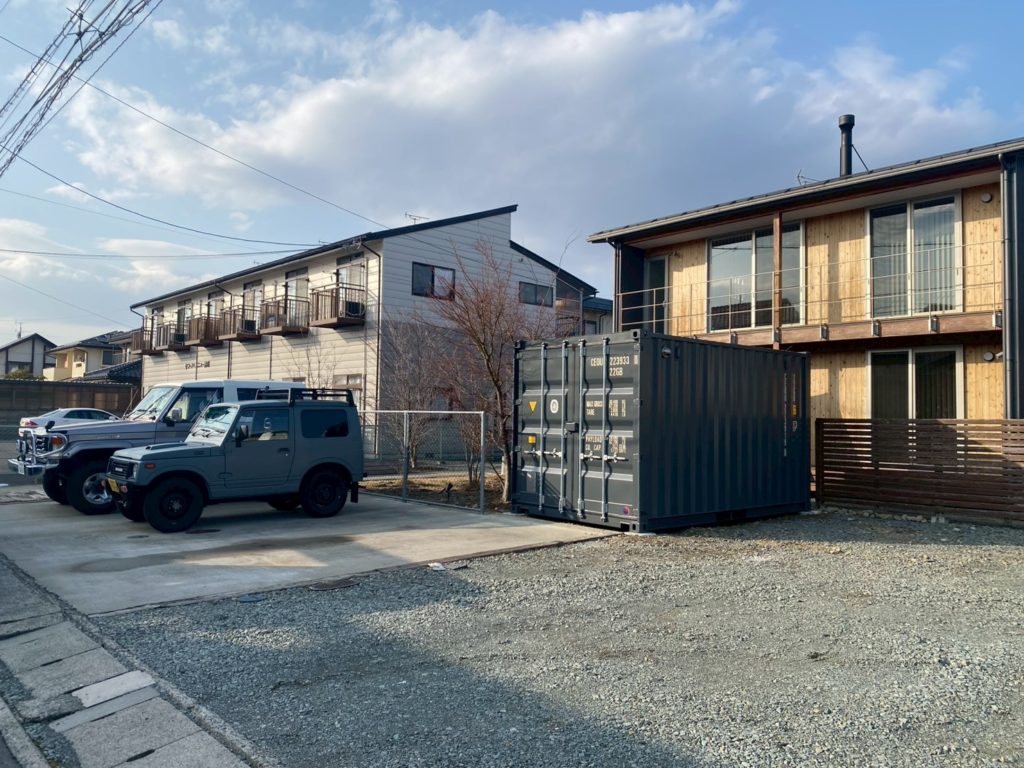 長野県長野市NEWVAN15ftコンテナRe グレー FIX窓、丸形ステンレスフードガラリ、フラッシュドア